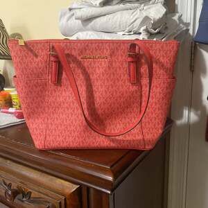 Michael Kors Jet Set East/West Top Zip Tote - Geranium, Adjustable Handles, Zip